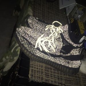 Yezzy boost 350v2 black reflective